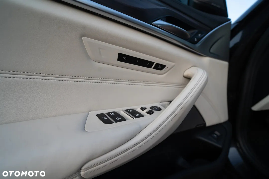 BMW Seria 5 530d Luxury Line - 13