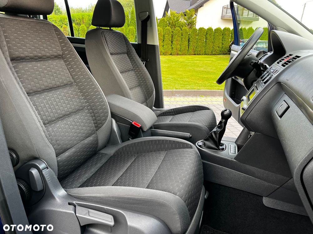 Volkswagen Touran - 22