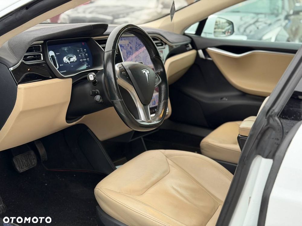 Tesla Model S - 6