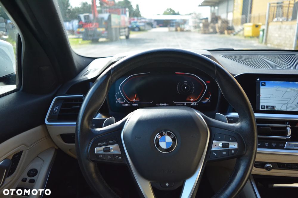BMW Seria 3 330i xDrive Sport Line sport - 28