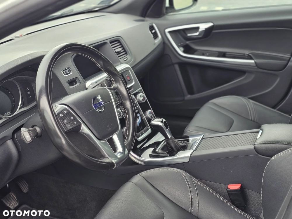 Volvo S60 T3 Drive-E Momentum - 10