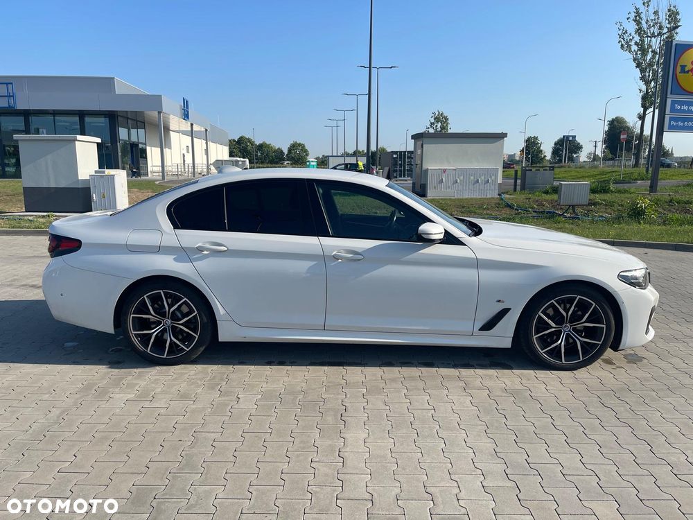 BMW Seria 5 520d xDrive MHEV M Sport sport - 2