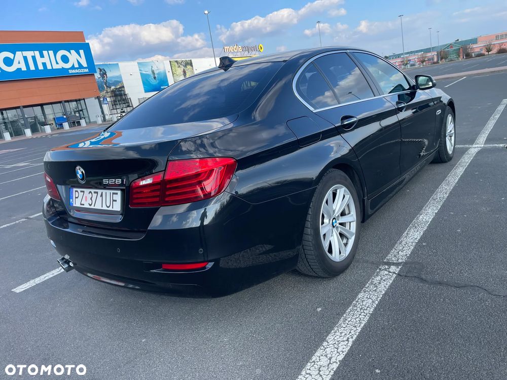 BMW Seria 5 528i - 3