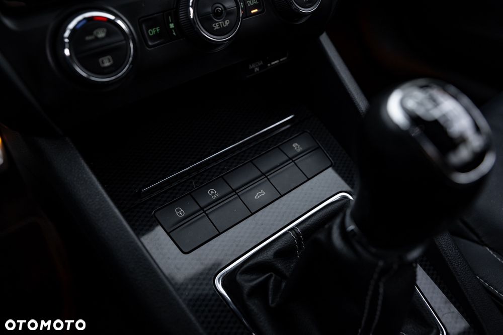 Skoda Octavia 2.0 TDI RS - 37