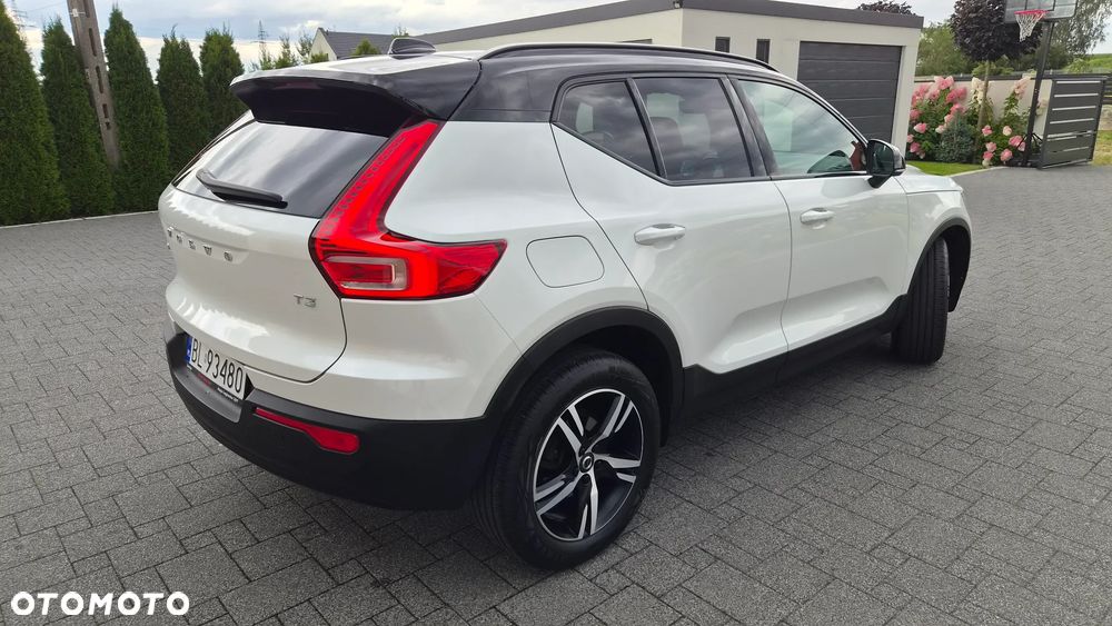 Volvo XC 40 T3 Geartronic Momentum Pro - 29