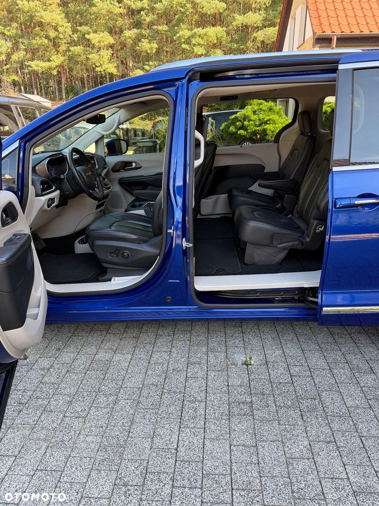 Chrysler Pacifica - 33