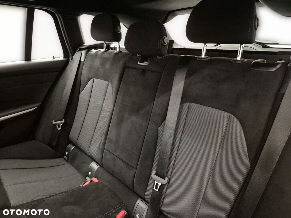 BMW Seria 3 330i xDrive M Sport - 26