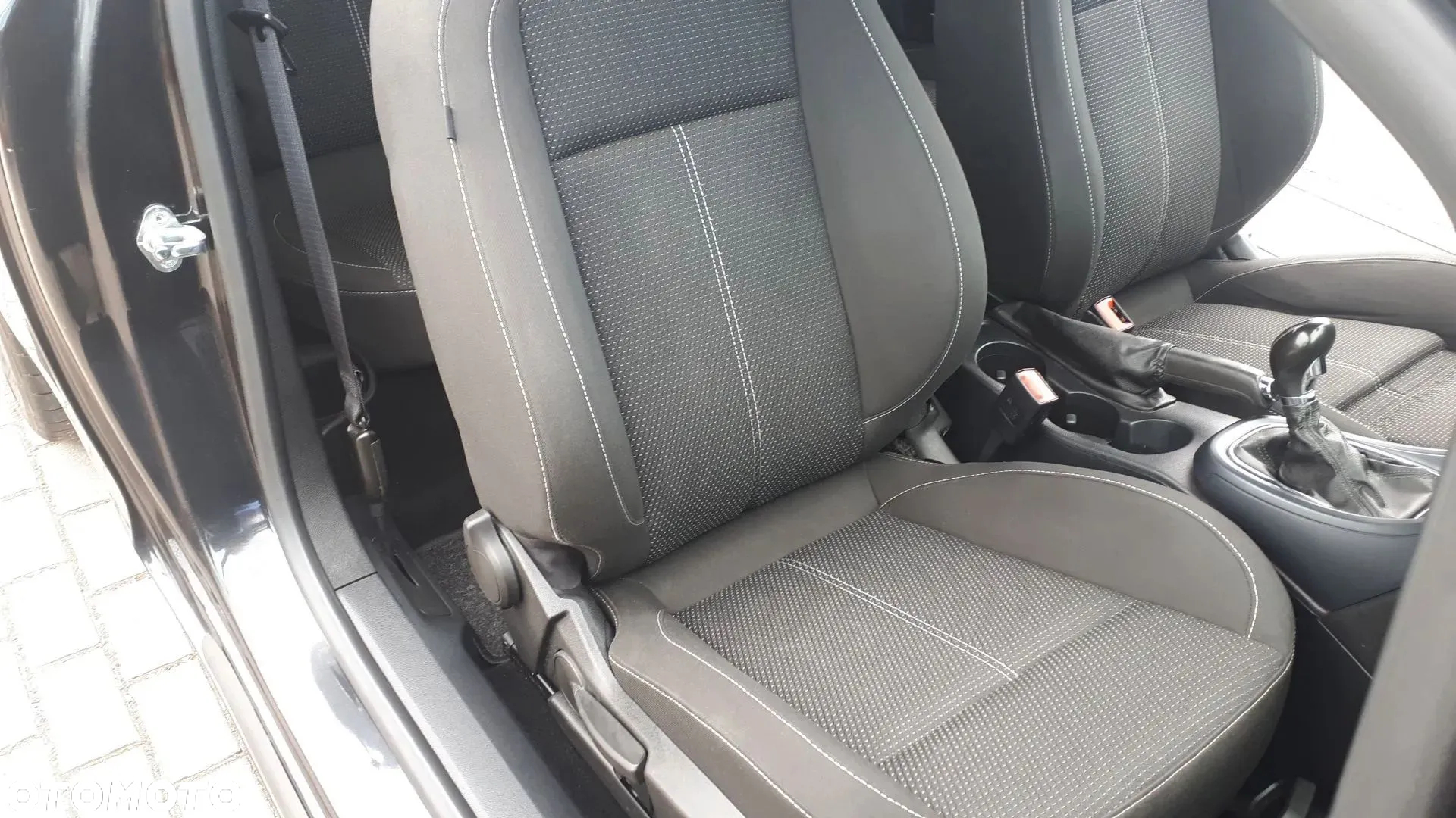 Opel Astra GTC 1.4 Turbo - 21