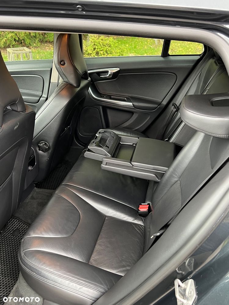 Volvo V60 D2 Summum - 14