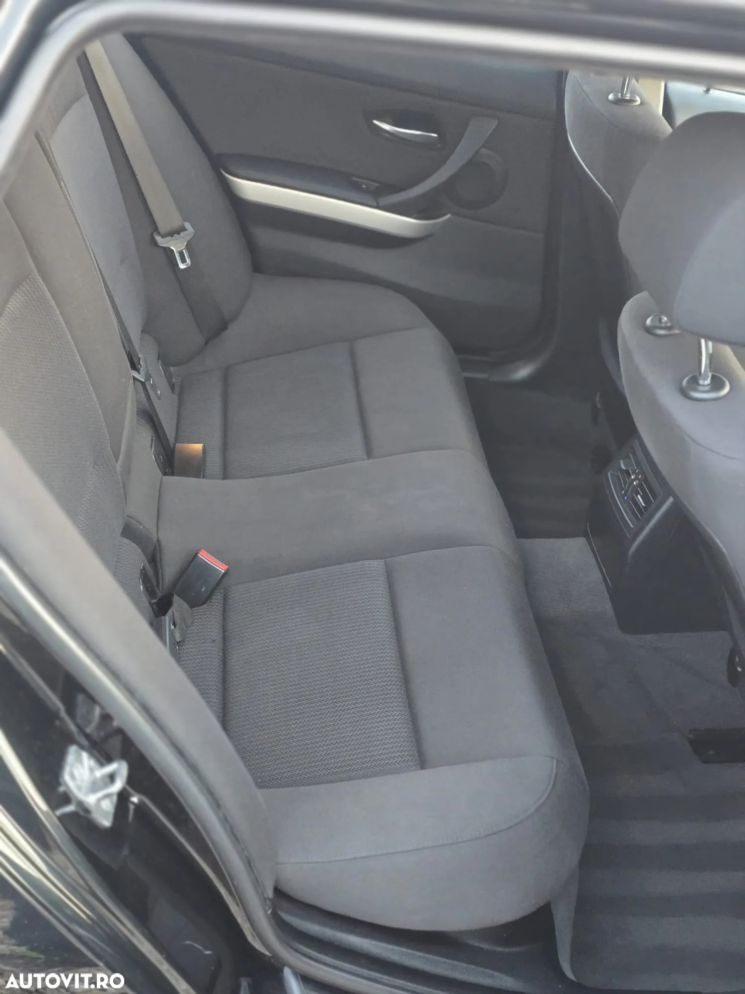 BMW Seria 3 318d DPF Touring - 13