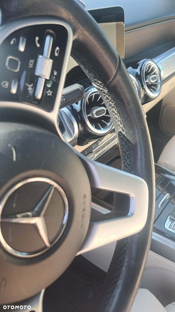 Mercedes-Benz GLB - 16