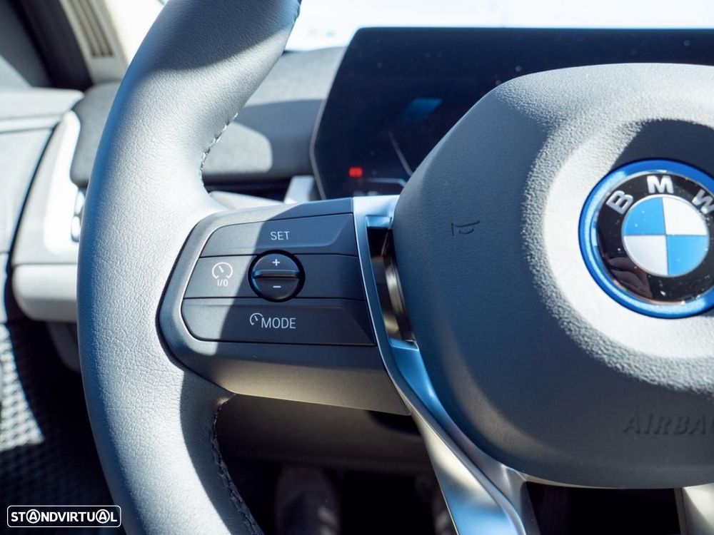 BMW iX1 eDrive20 - 33