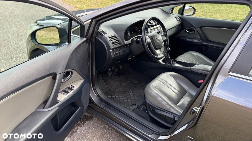 Toyota Avensis 2.0 Executive - 23