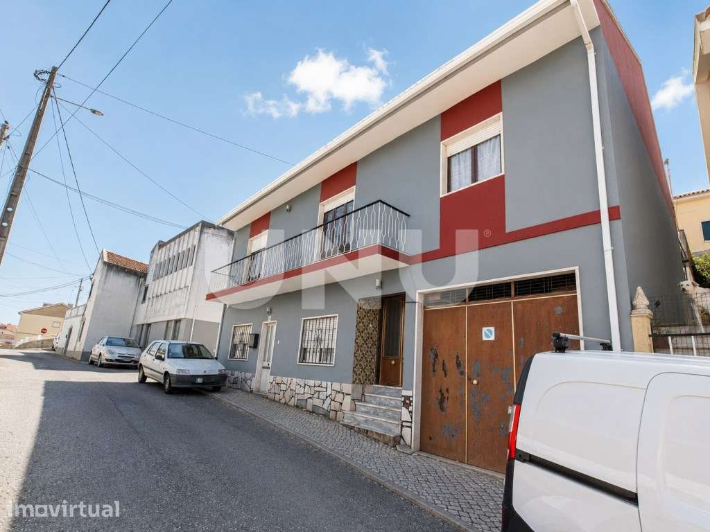 Moradia Bifamiliar T4 + T1 com garagem nas Paredes, em Alenquer! - Grande imagem: 4/42