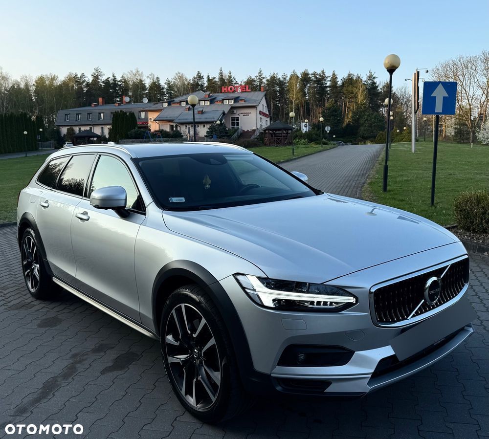 Volvo V90 Cross Country D5 AWD Ocean Race - 4