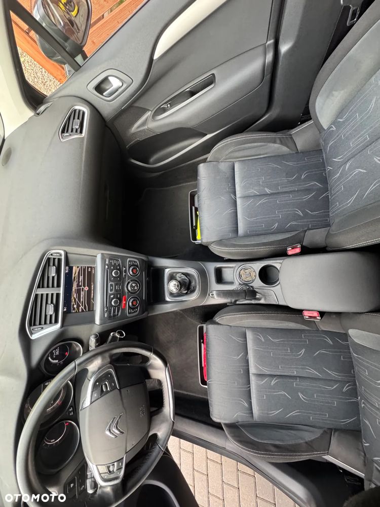 Citroën C4 e-HDi 115 Selection - 17