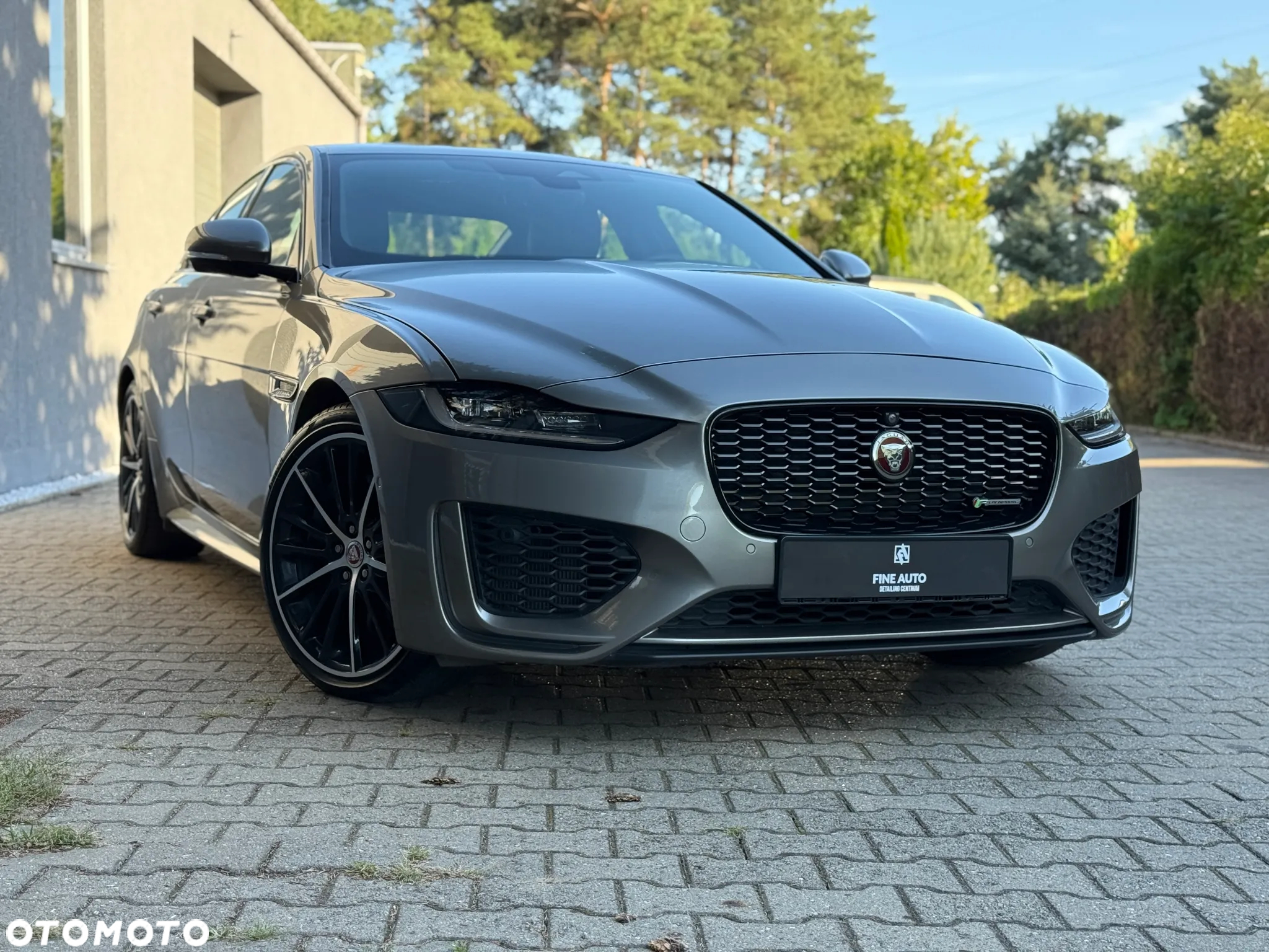 Jaguar XE 2.0 P250 R-Dynamic Black - 21
