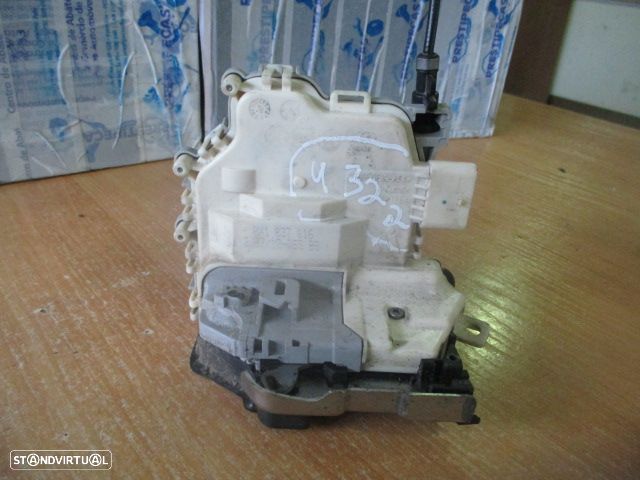 Fecho 8X1837016 AUDI A1 2013 FD 6 PINOS AUDI A1 SPORTBACK 8X FASE 1 2013 1.6TDI 105CV 5P PRETO FD - 1