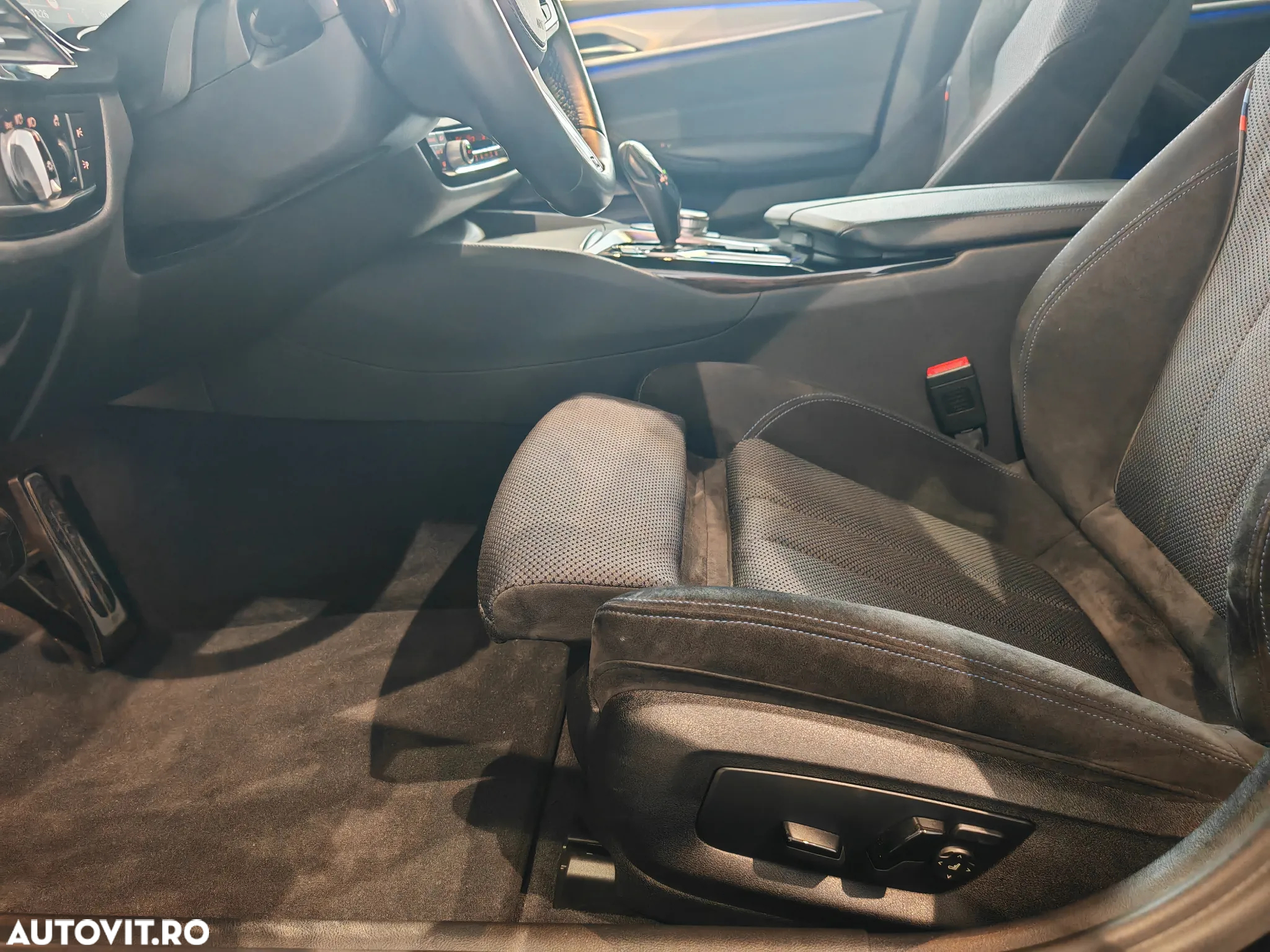 BMW Seria 5 520d xDrive AT - 22