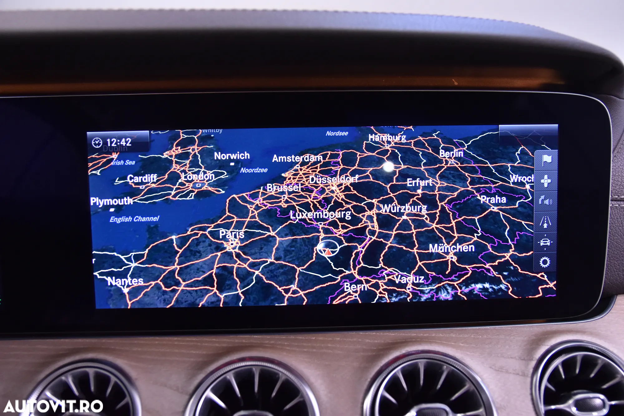 Mercedes-Benz E 400 Coupe 4MATIC Aut. - 23