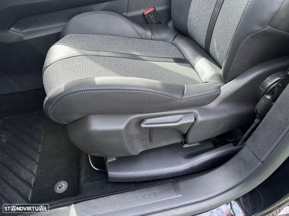 Peugeot 3008 1.2 PureTech Allure Pack - 47