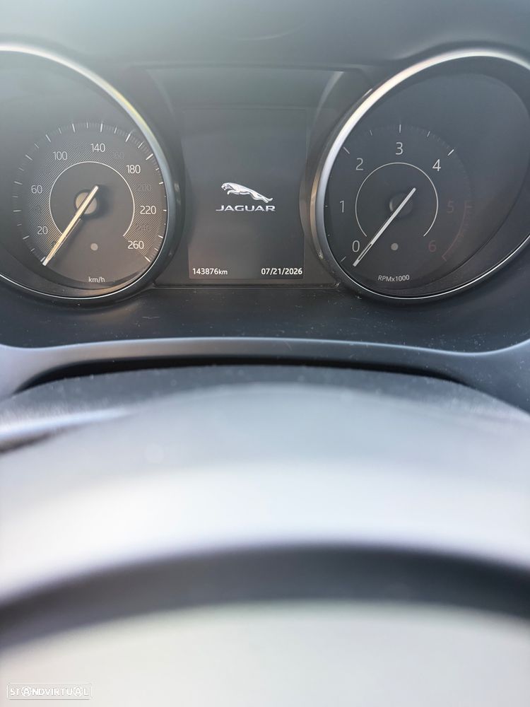Jaguar E-Pace 2.0 i4D - 6