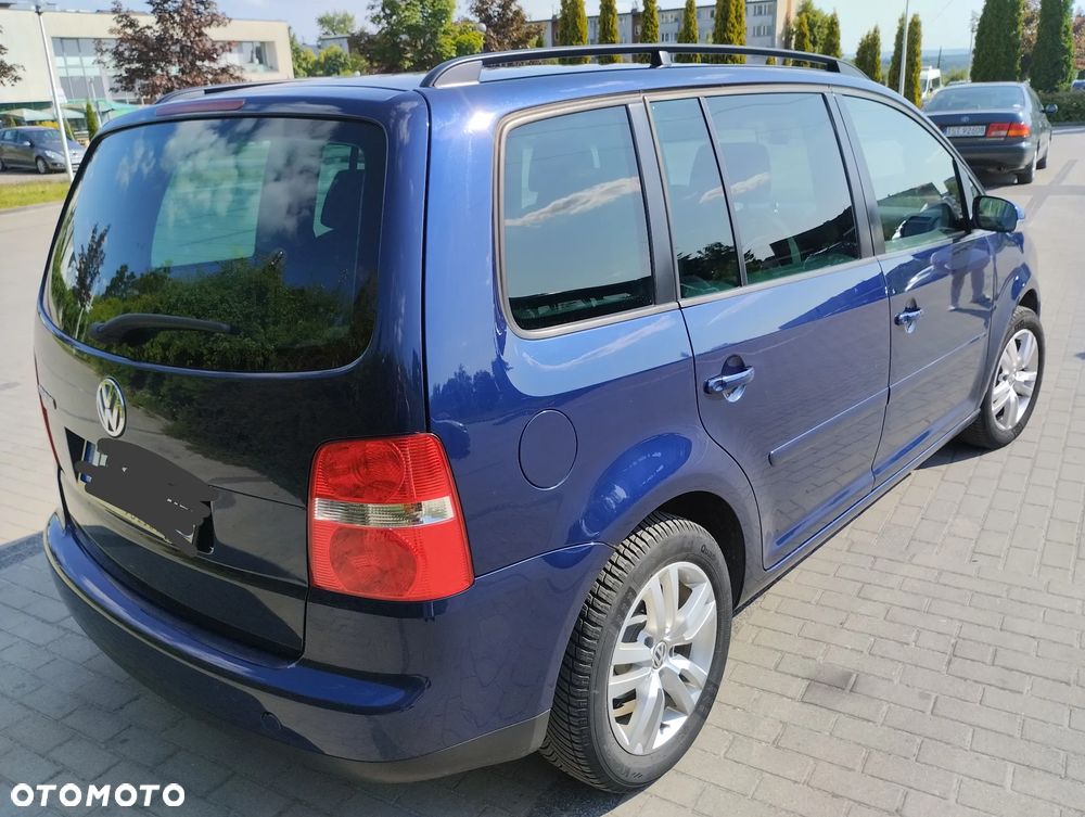 Volkswagen Touran 1.6 Conceptline - 4