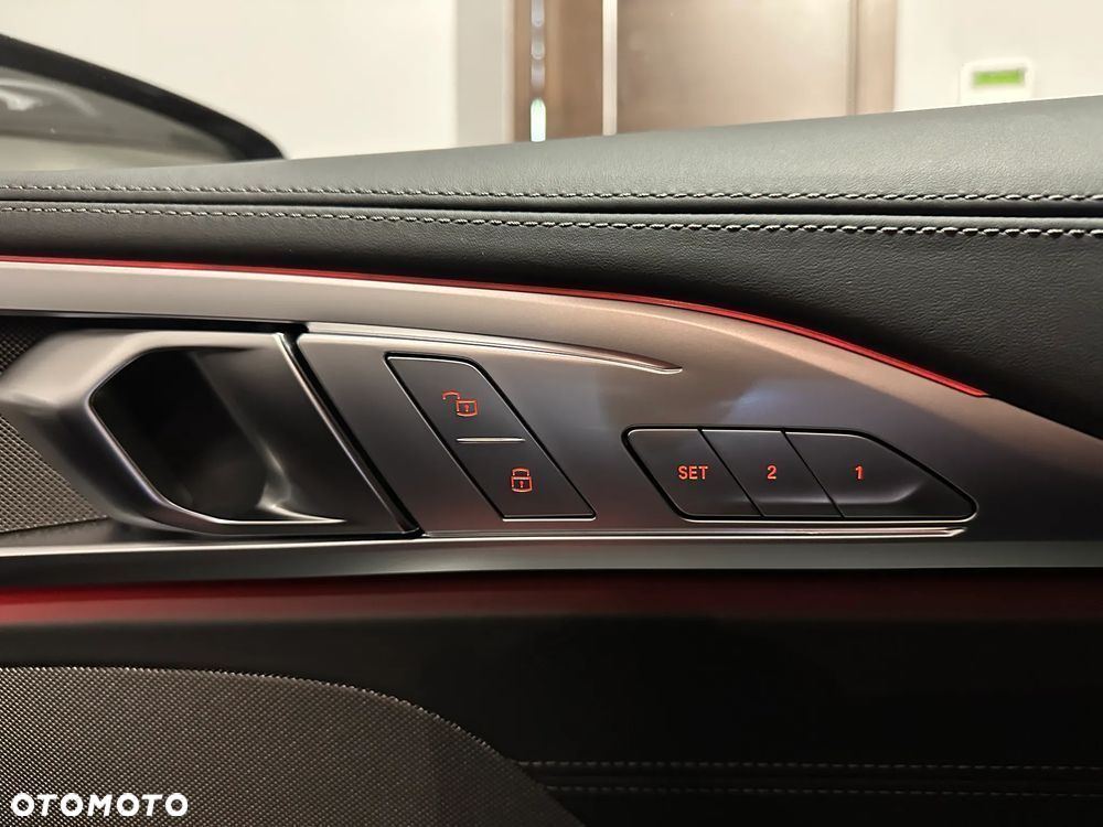 BMW Seria 8 M850i xDrive - 16