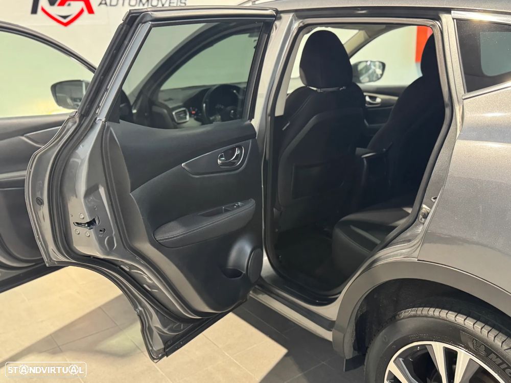 Nissan Qashqai 1.5 dCi N-Connecta - 26
