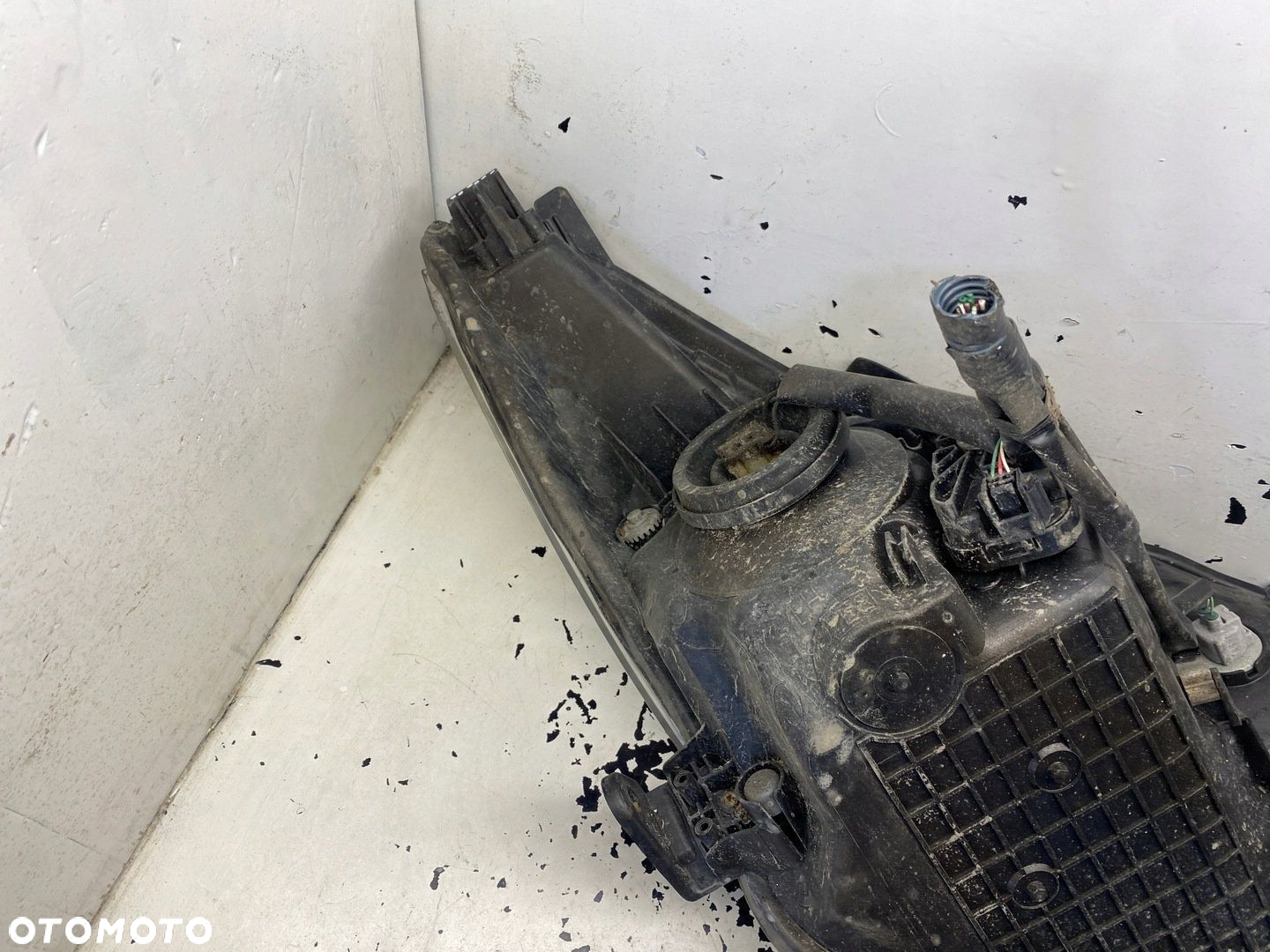 TOYOTA VERSO S LAMPA LEWY PRZÓD - 11