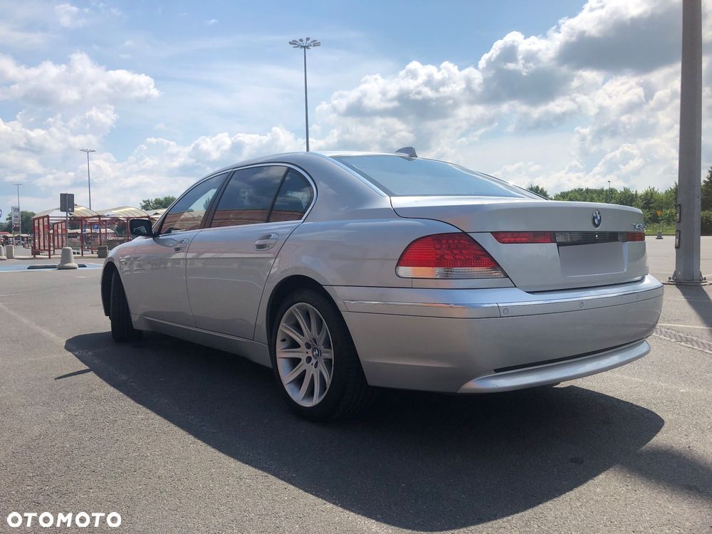 BMW Seria 7 745i L - 24