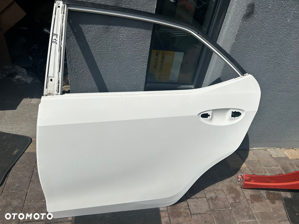 TOYOTA COROLLA E18 16-LEWE TYLNE DRZWI 040 ORG