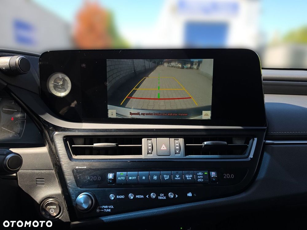 Lexus ES 300h Business Edition - 16