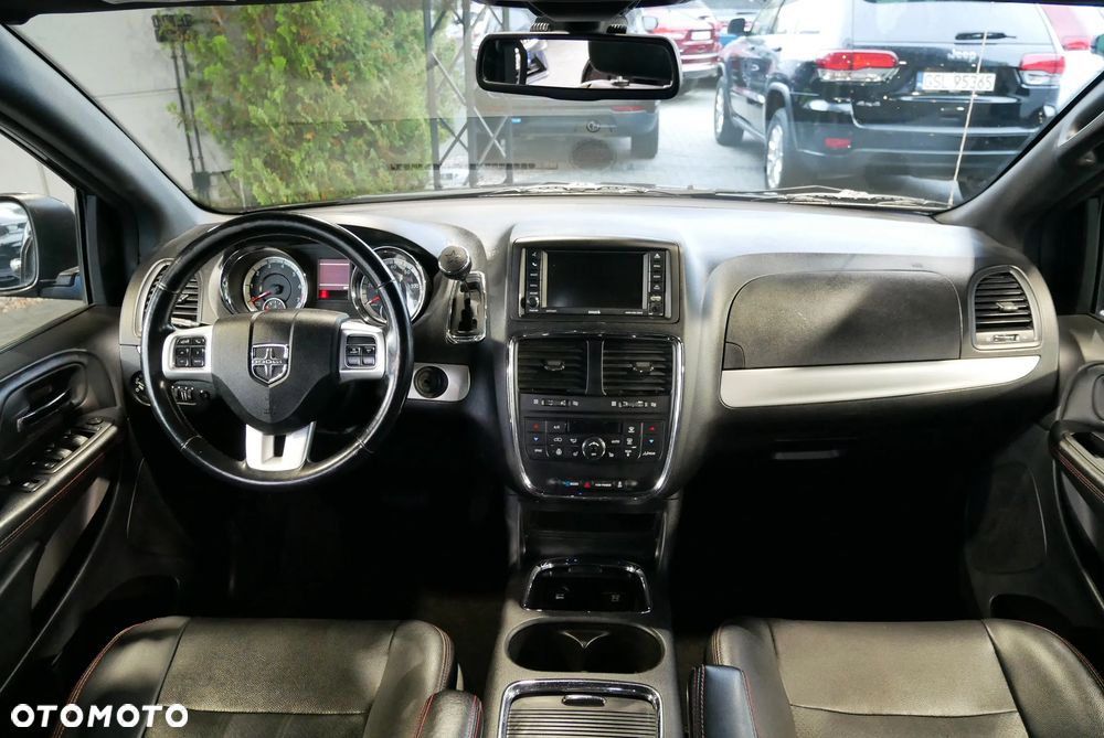 Dodge Grand Caravan - 16