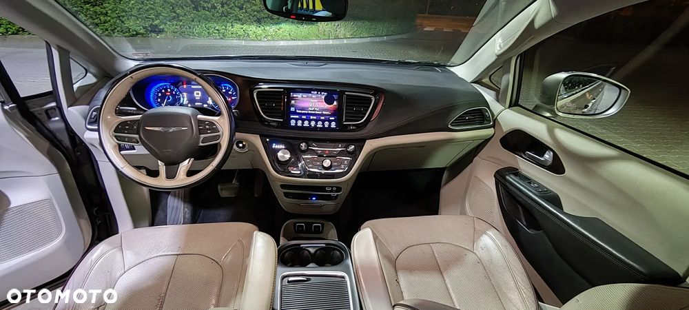 Chrysler Pacifica - 21