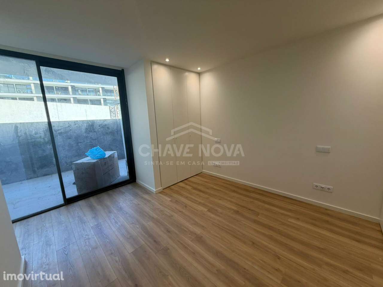 T1 Novo c/ Lugar de Garagem em Santa Marinha (Metro Linha Rubi) - Grande imagem: 5/24