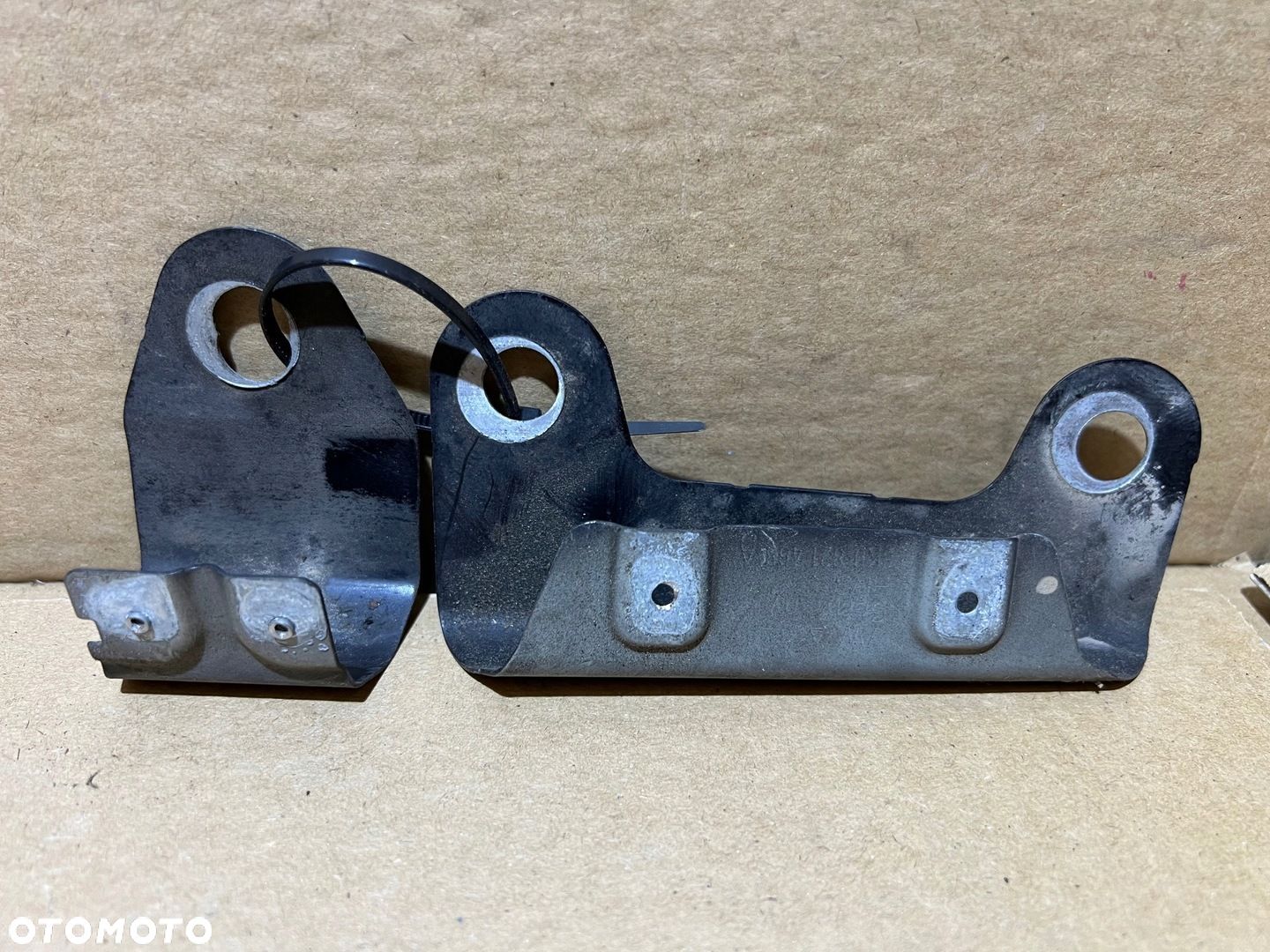 AUDI A4 B8 UCHWYT WSPORNIK MOCOWANIE BŁOTNIKA PRAWY PRZÓD 8K0821468A - 1