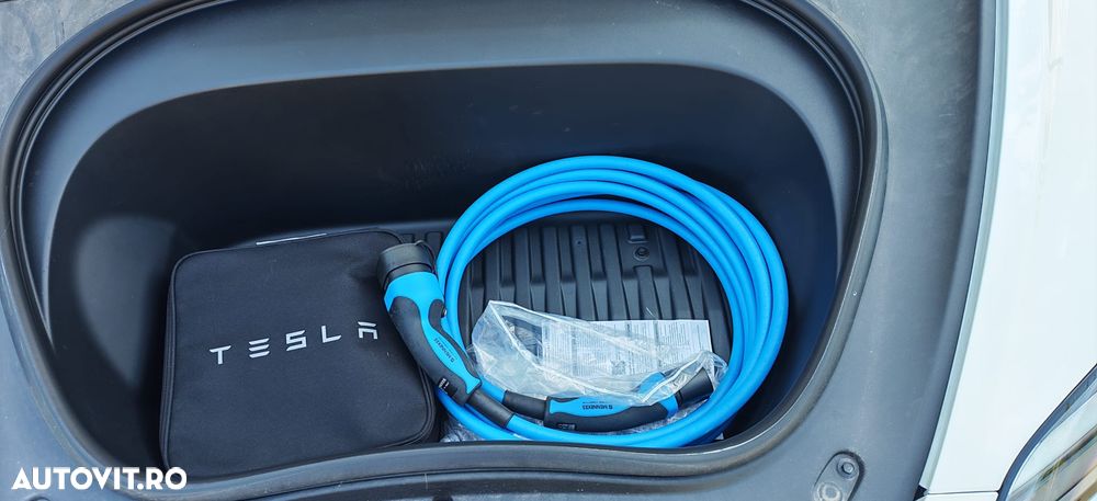 Tesla Model 3 - 8