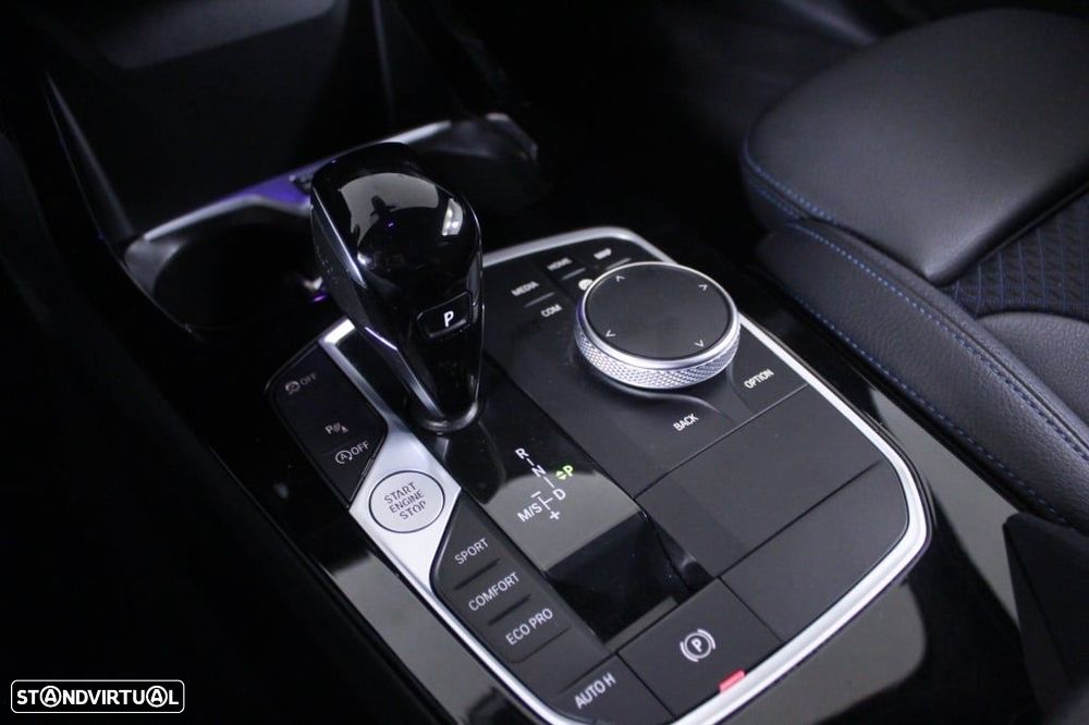 BMW 116 d Pack Desportivo M Auto - 35