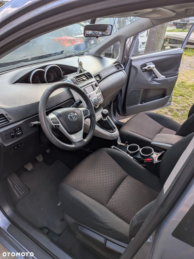 Toyota Verso 1.8 Executive - 21