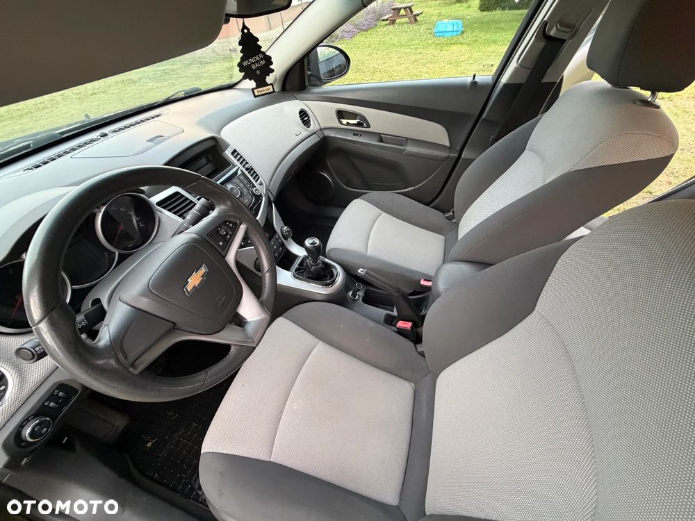 Chevrolet Cruze 1.6 LS - 17