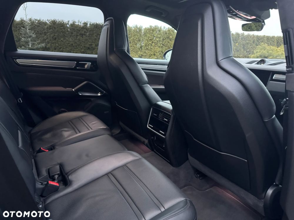 Porsche Cayenne Turbo - 26