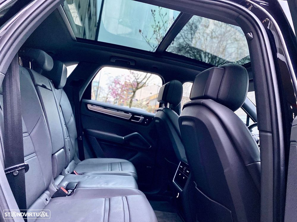 Porsche Cayenne S - 36