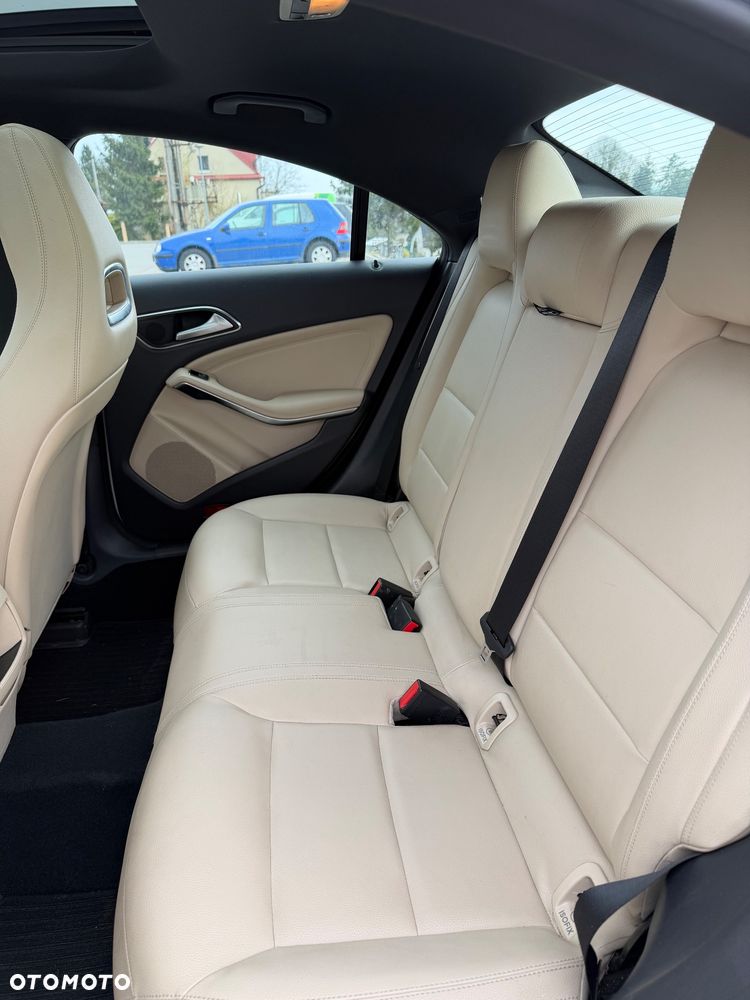 Mercedes-Benz CLA 200 7G-DCT - 17