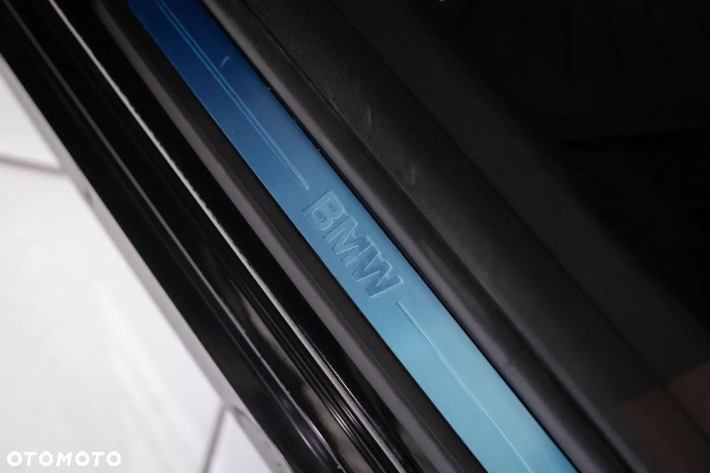 BMW Seria 3 330i xDrive - 38
