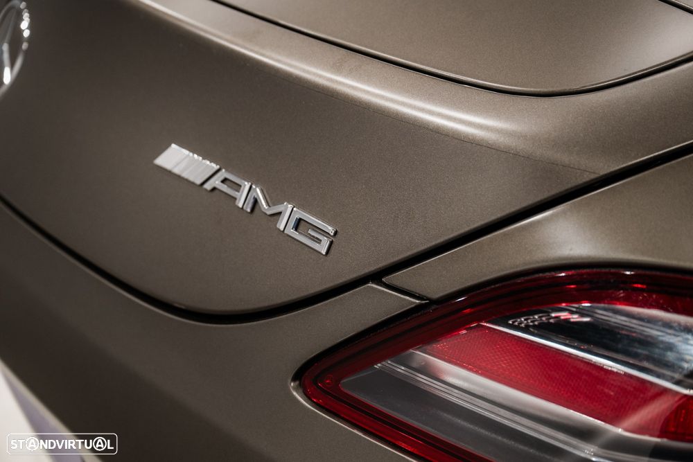 Mercedes-Benz SLS 63 AMG Roadster - 21