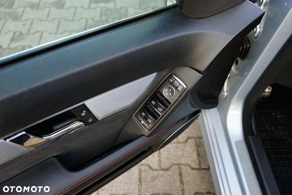 Mercedes-Benz Klasa C 200 CDI BlueEff Avantgarde - 17