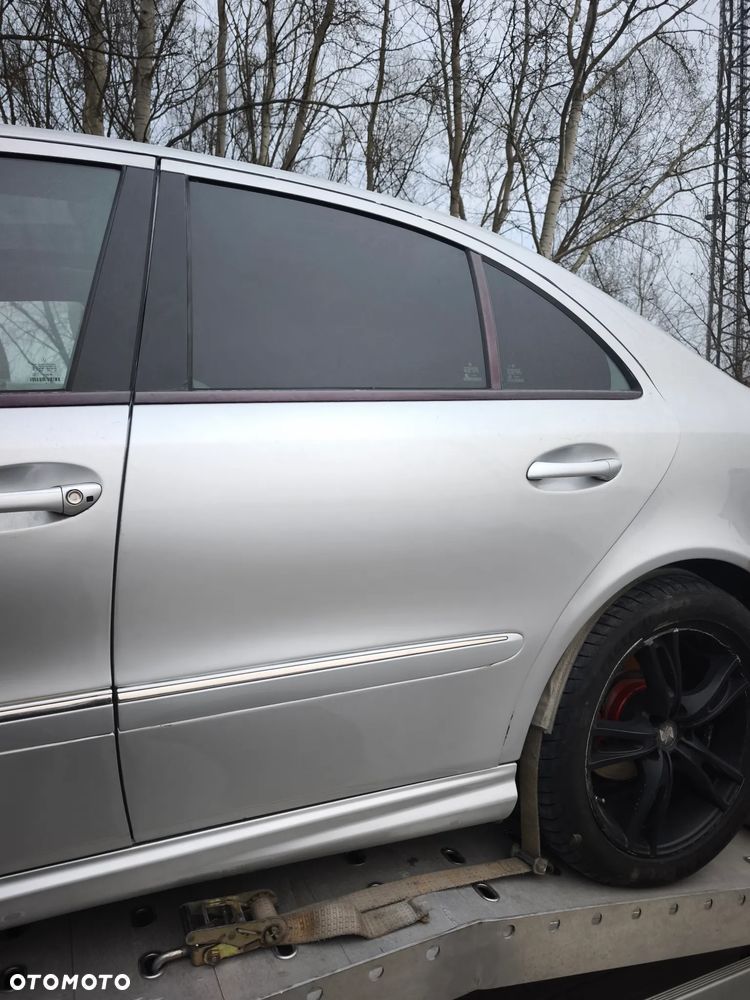 Drzwi lewy lewe tył Mercedes w211 srebrne c775 - 4
