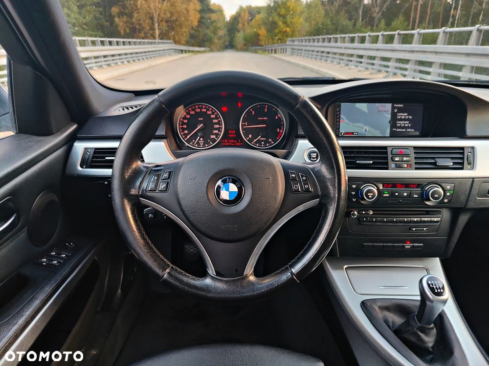 BMW Seria 3 320d Efficient Dynamics - 25