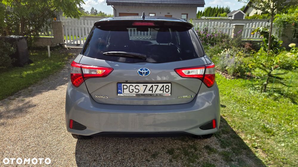 Toyota Yaris Hybrid 100 Selection Platinum - 17